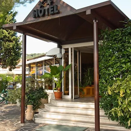 ホテル Ristorante Il Gabbiano パッシニャーノ・スル・トラジメーノ